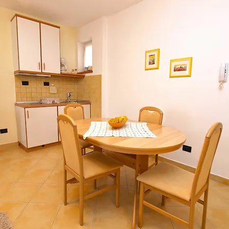 Sandro 86 Apartment *